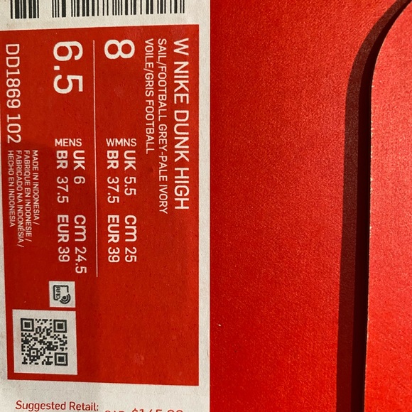 N I K E • D U N K S - Picture 3 of 4